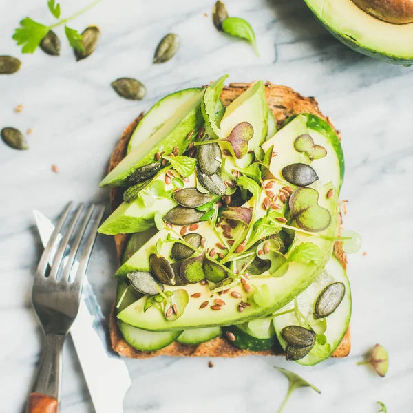 Healthy green veggie breakfast — Stock Photo, Image