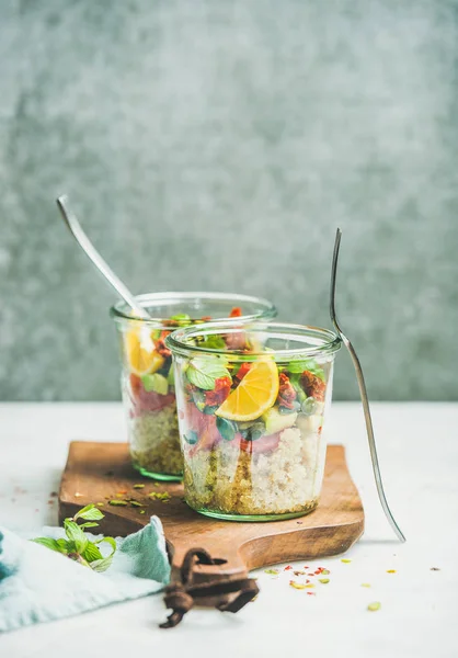 Gesunder Salat mit Quionoa — Stockfoto