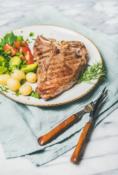 Cooked beef tbone steak with vegetables — Stock Photo, Image