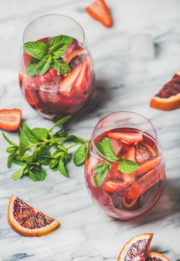 Sangria kokteyl serinletici meyve