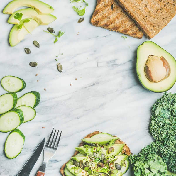 Здоровый зеленый овощной завтрак — стоковое фото