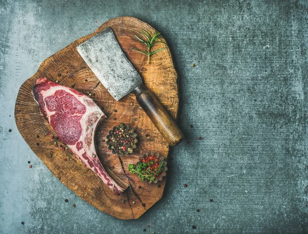 Dry aged raw beef rib eye steak — Stockfoto