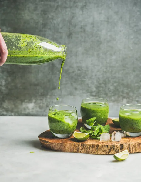 Čerstvý zelený smoothie — Stock fotografie