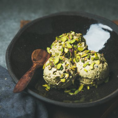 Ev yapımı fıstık dondurması.