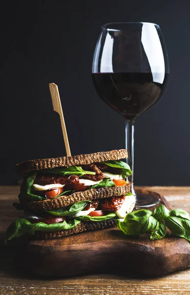 Caprese sandwich and glass of red wine — Stock Photo, Image