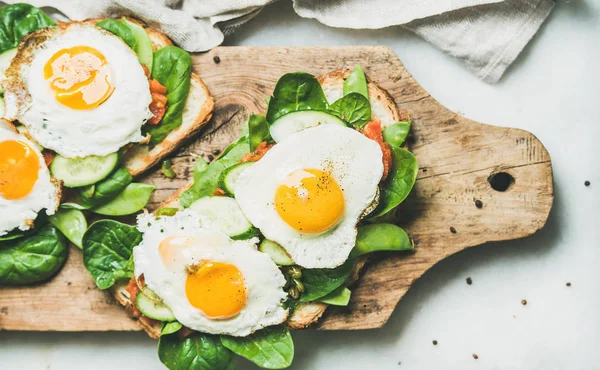 Sándwiches de desayuno saludables —  Fotos de Stock