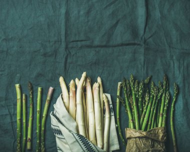 Taze yeşil ve beyaz kuşkonmaz