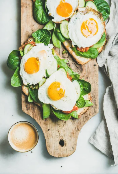 Υγιεινό πρωινό σάντουιτς — Φωτογραφία Αρχείου
