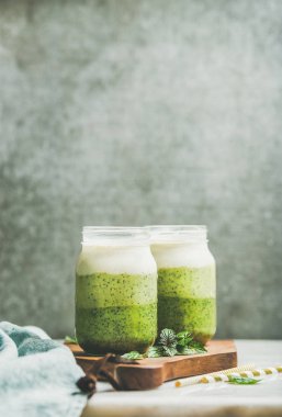 Yeşil smoothies Ombre katmanlı 