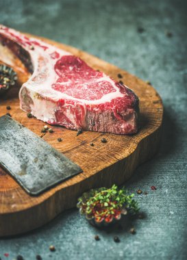  çiğ dana kaburga eti kemik ile