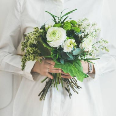 kadın holding buket