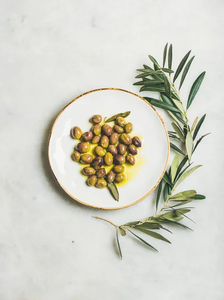 Turşu yeşil Akdeniz zeytin — Stok fotoğraf