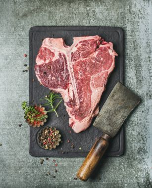 çiğ çiğ t-bone biftek beef 