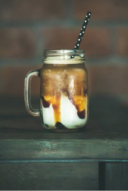 Buzlu karamel macciato