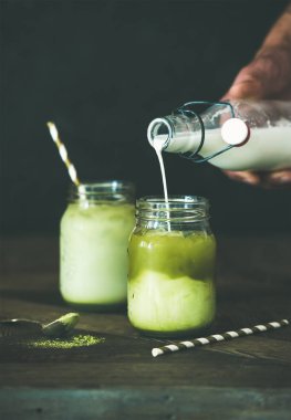 buzlu Hindistan cevizi matcha latte