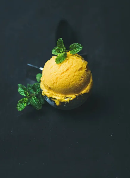 Mango sorbet fagylalt — Stock Fotó