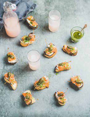 Crostini füme somon ile 