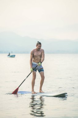 kürek yatılı pratik adam