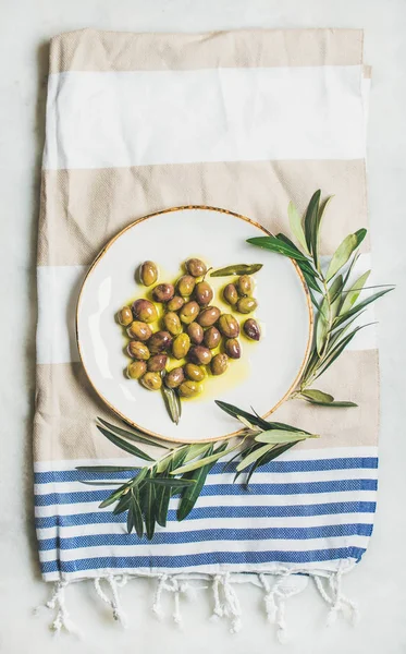 腌制的绿橄榄 — 图库照片