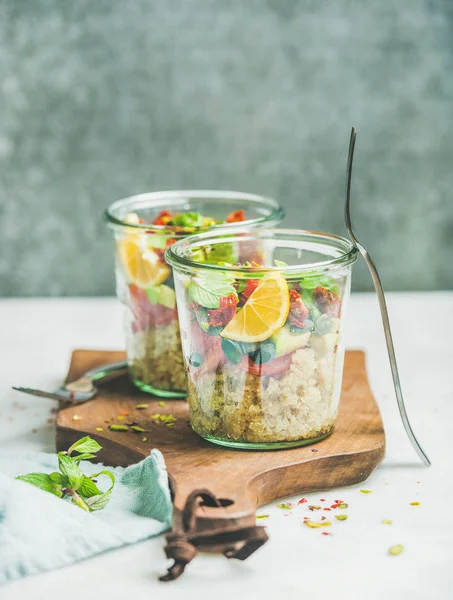 Salada vegan saudável com quionoa — Fotografia de Stock