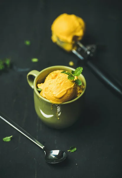 Es krim sorbet mangga — Stok Foto