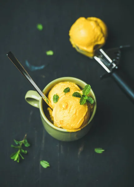 Es krim sorbet mangga — Stok Foto