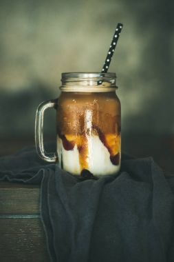 Buzlu kahve karamel macciato 