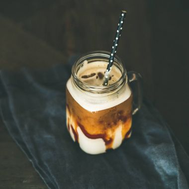 Buzlu kahve karamel macciato