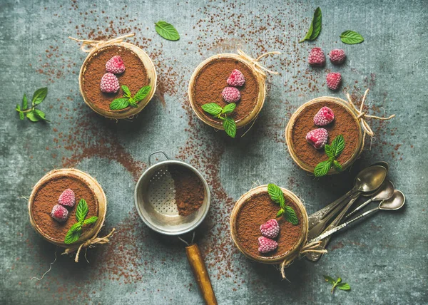 Tiramisú casero en gafas — Foto de Stock