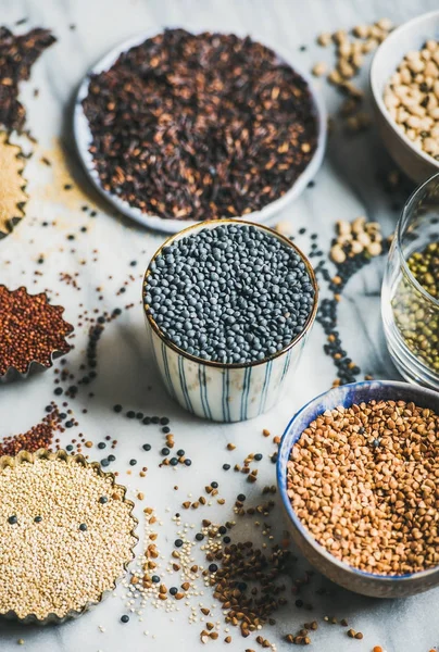 Çeşitli çiğ çiğ taneleri