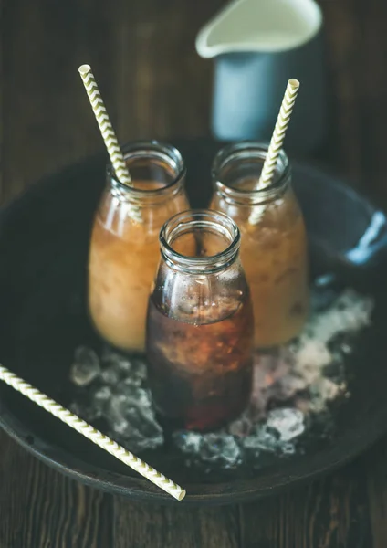 Zimno Thai iced tea w butelkach — Zdjęcie stockowe