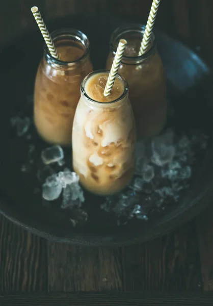 Cold Thai iced tea in bottles — Stock Photo, Image