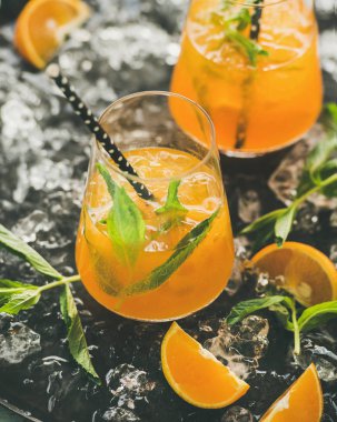 Alkollü yaz kokteyl gözlük