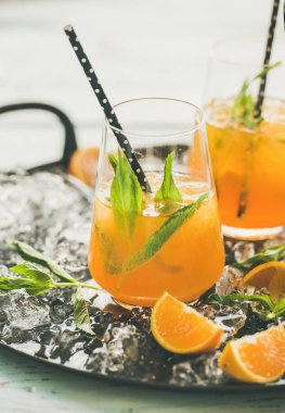 Alkollü yaz kokteyl gözlük