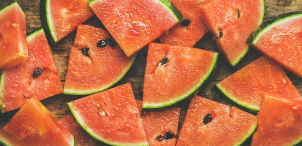 Saftige Wassermelonenstücke — Stockfoto