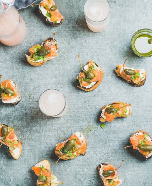 Crostini füme somon ile