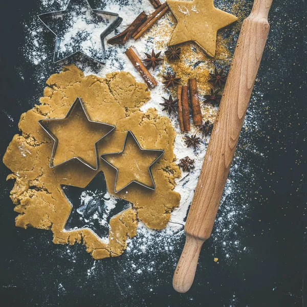 Pierniki cookies przygotowania — Zdjęcie stockowe