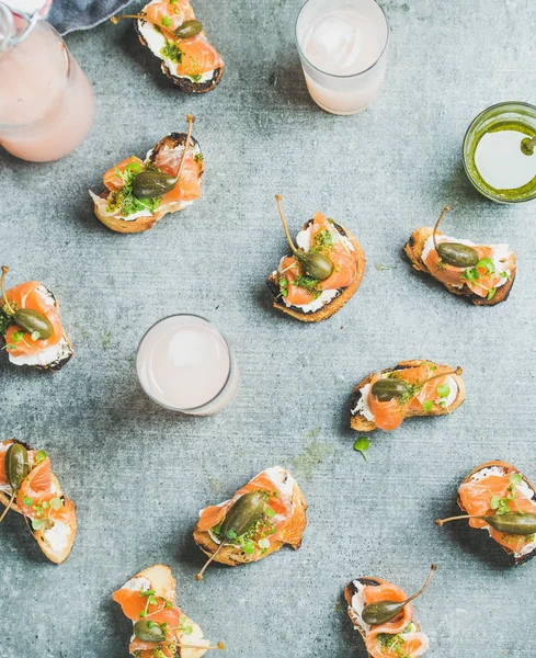 Crostini füme somon ile