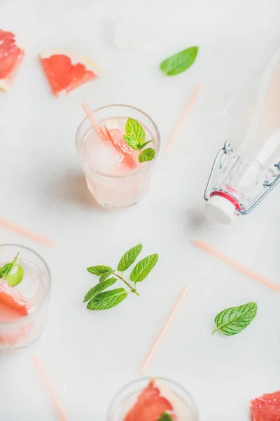 Refrescante cóctel de alcohol de verano — Foto de Stock