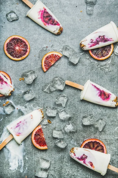 Кров помаранчевий фруктове морозиво — стокове фото