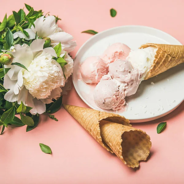 çilek ve Hindistan cevizi dondurma