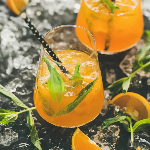 Alkoholické Letní koktejl ve skle — Stock fotografie