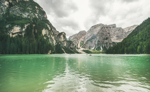 Dağ gölü di Braies 
