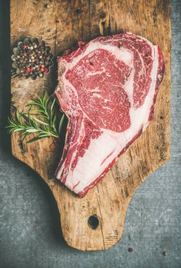 Çiğ çiğ dana biftek