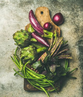 taze yeşil ve mor sebze