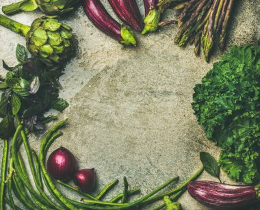 taze yeşil ve mor sebze