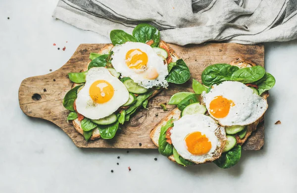 Здоровые бутерброды на завтрак — стоковое фото