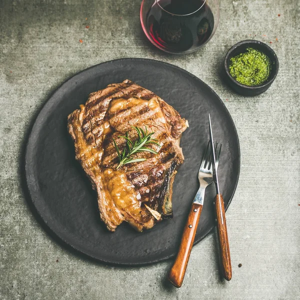 Gegrilltes scharfes Rib-Eye Rindersteak — Stockfoto