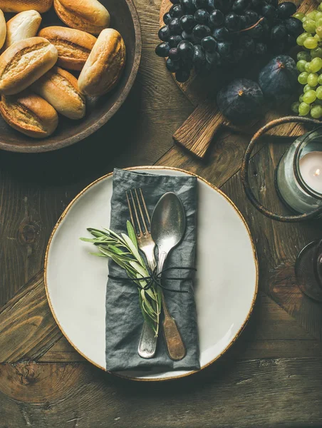 Herbst-Tischdekoration mit Besteck — Stockfoto