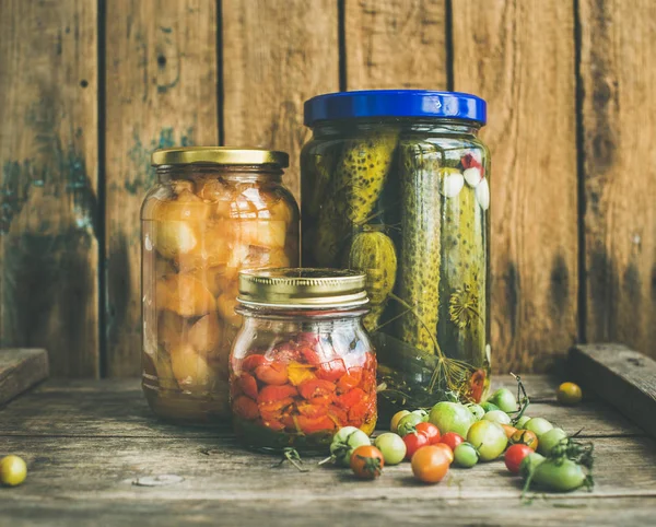 Vegetais em conserva sazonais de outono — Fotografia de Stock